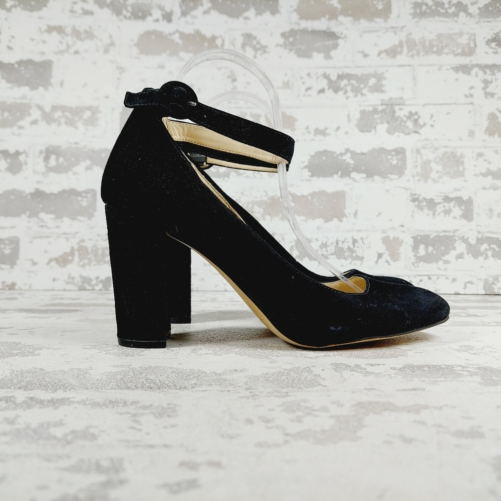 Marc Fisher Ion Black Suede Ankle Strap Pumps F578 - Picture 5 of 13